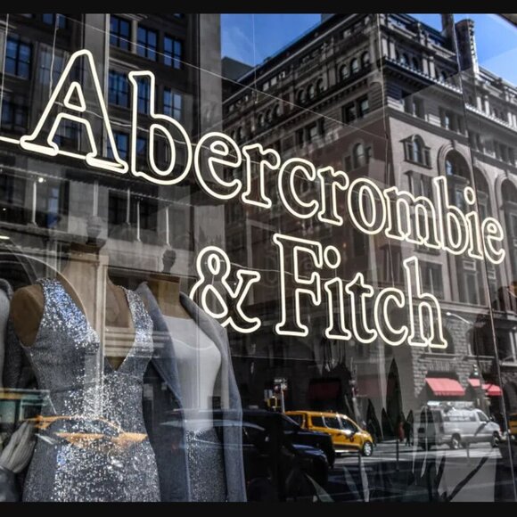 10 ITEMS Reseller Abercrombie & Fitch Hollister NWT/NWOT WOMENS M-L Mystery box - Picture 3 of 5